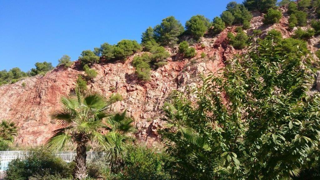 Aux Marches Du Soleil: Shared Apartment with Private Rooms Sete Exterior photo