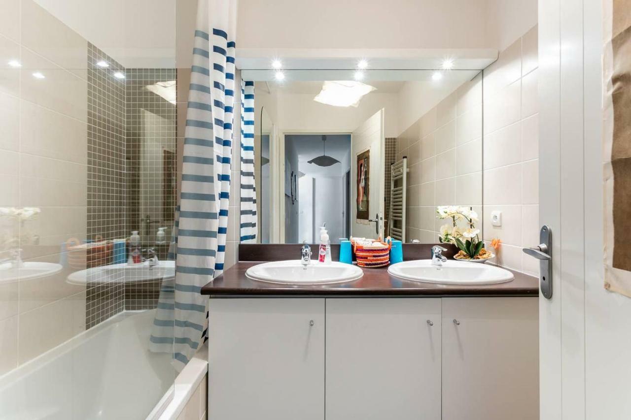 Aux Marches Du Soleil: Shared Apartment with Private Rooms Sete Exterior photo