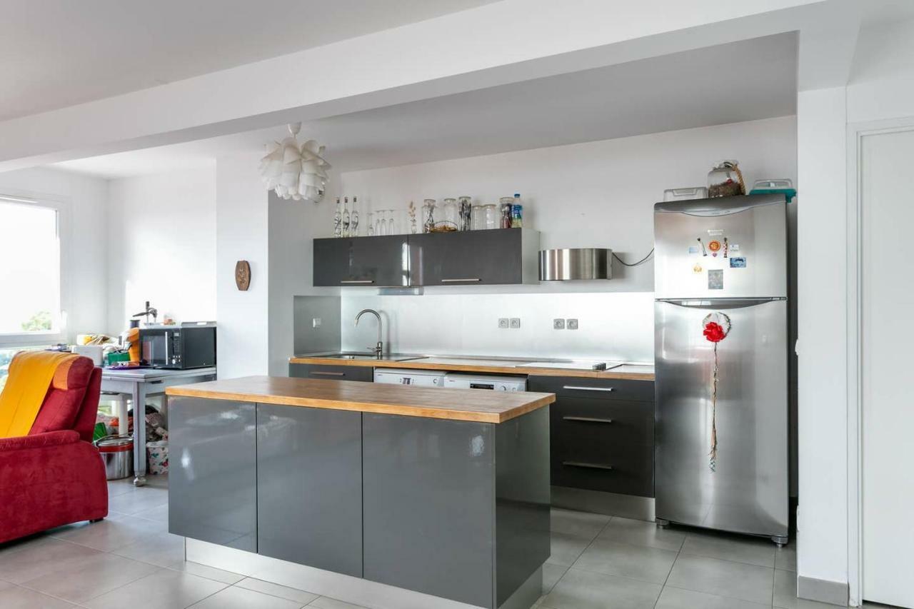 Aux Marches Du Soleil: Shared Apartment with Private Rooms Sete Exterior photo